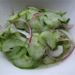 Салат из быстро-маринованных огурцов