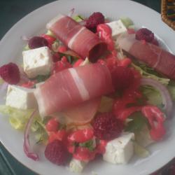 Итальянский салат с малиной