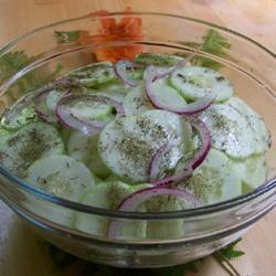 Салат из огурцов с уксусом