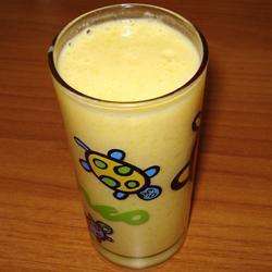 Кокосово-ананасовый коктейль-смузи