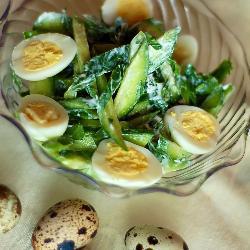 Салат из огурцов с яйцом